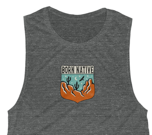 Camiseta sin mangas con músculos nativos nacidos para mujer Hawk Native American