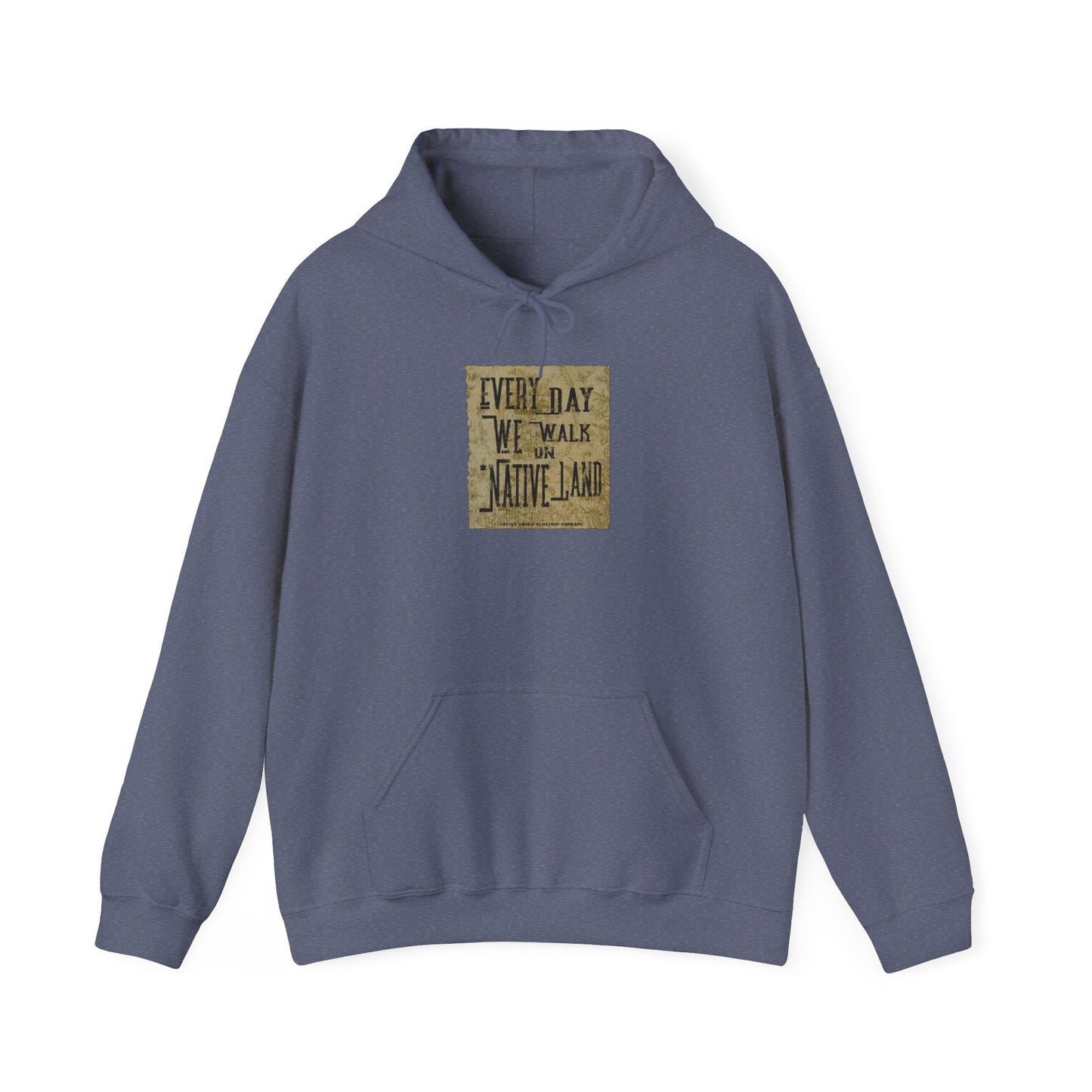 Every Day We Walk Hoodie Heavy (frente/trás) – Primeiras Nações, Aborígenes Canadenses, Indígenas, Nativos Americanos